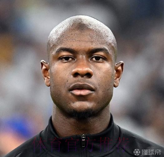 记者：皇马对恩迪卡感兴趣，合同2028年到期