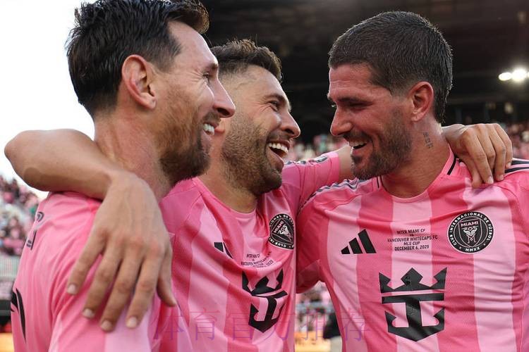 泪目!梅西用总冠军送别2好友+采访动情致敬 4家人携奖杯温馨合影 泪目!梅西用总冠军送别2好友+采访动情致敬 4家人携奖杯温馨合影